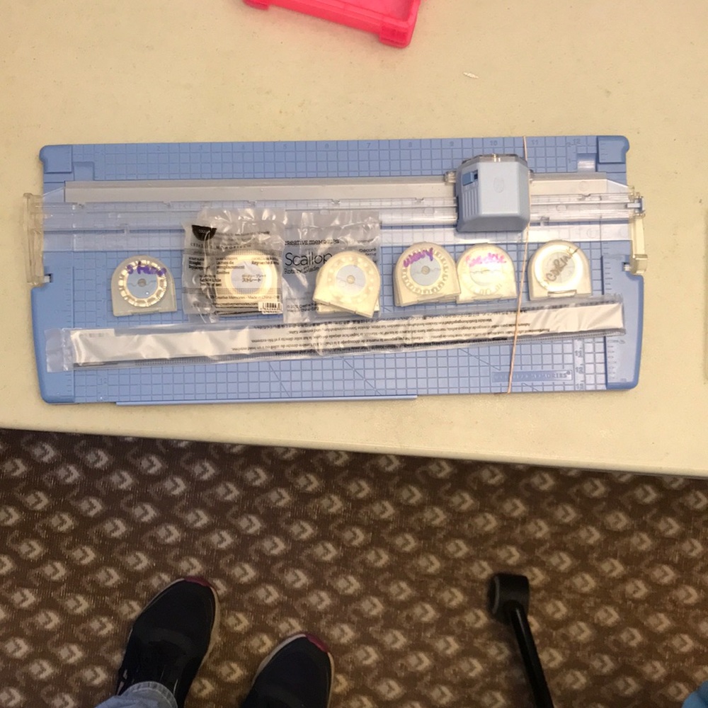 Creative Memories paper trimmer with interchangeable decorative blades